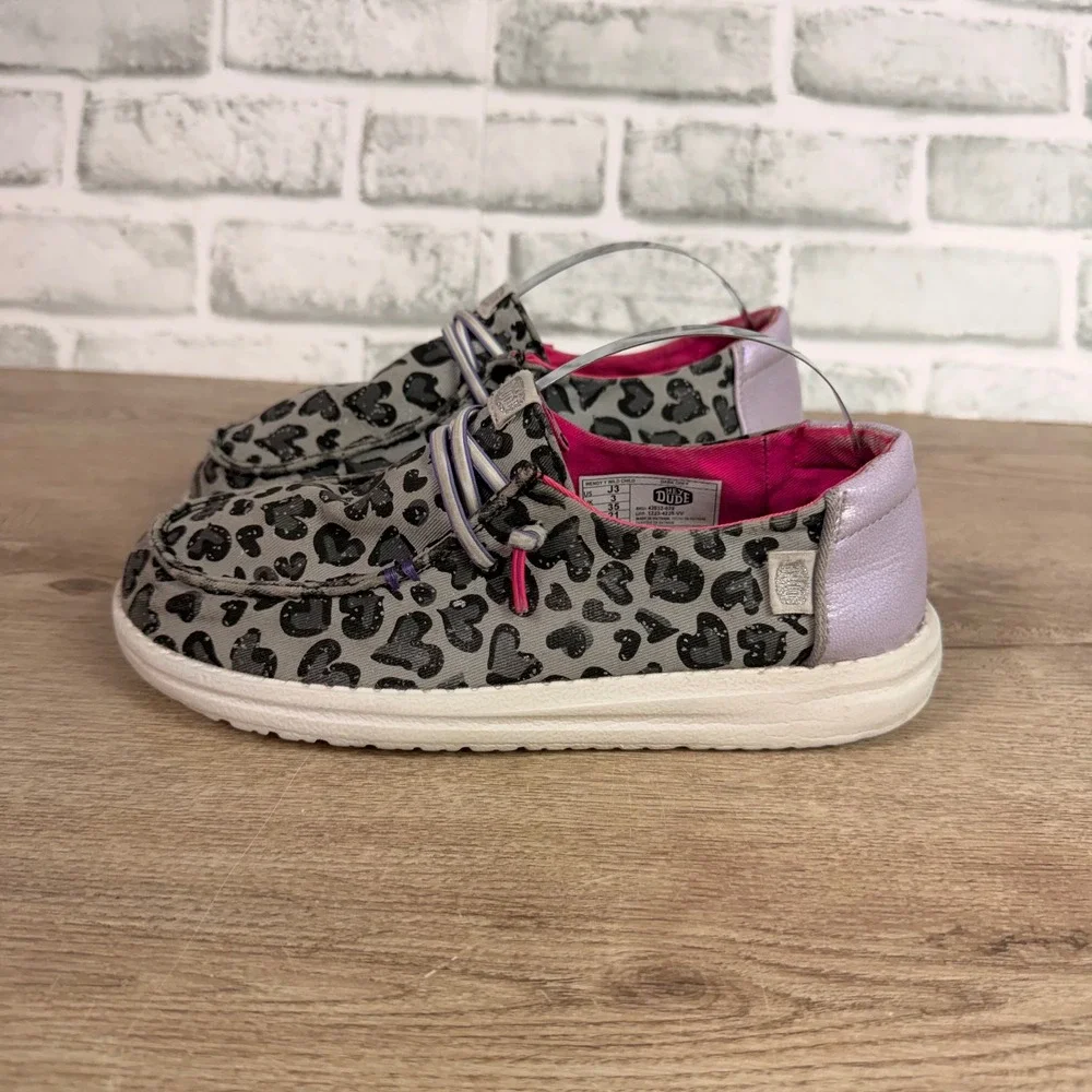Hey Dude Wendy Wild Child Heart Leopard Print Gray Girls Size J3